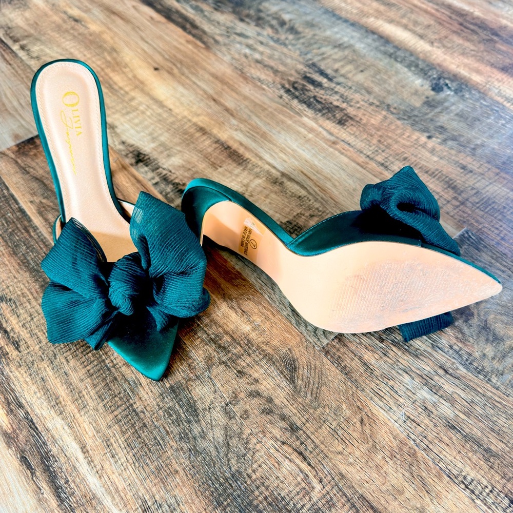 Emerald green Olivia bow sandals.